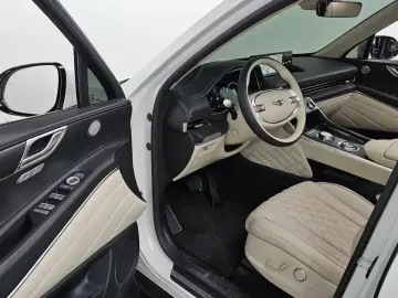2023 Genesis GV80 с пробегом 28 418 км
