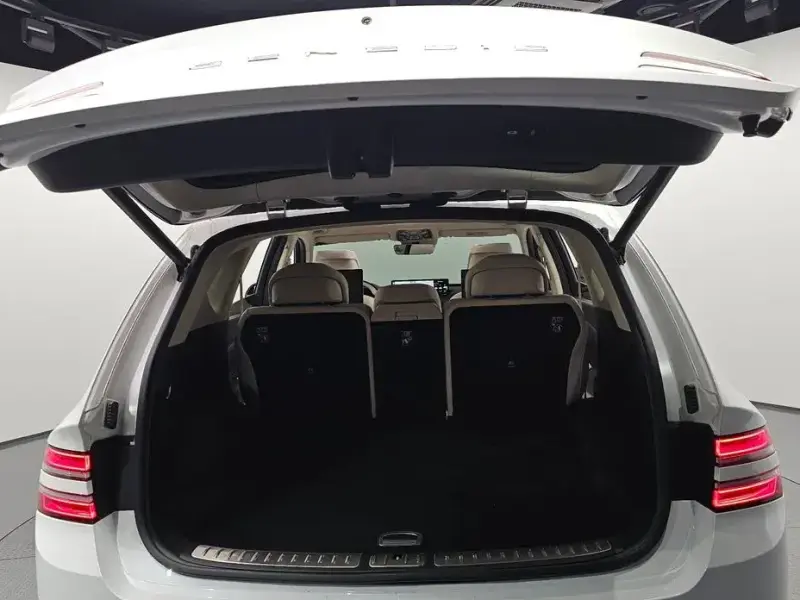 2023 Genesis GV80 с пробегом 28 418 км