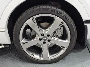 2023 Genesis GV80 с пробегом 28 418 км