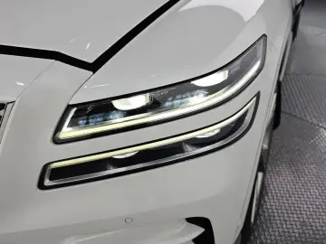 2023 Genesis GV80 с пробегом 28 418 км