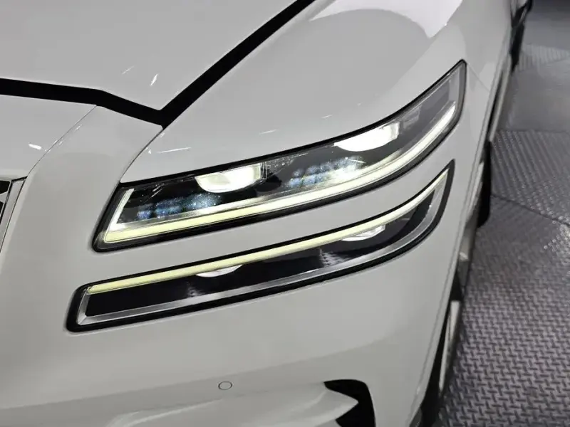 2023 Genesis GV80 с пробегом 28 418 км