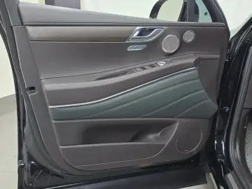 2023 Genesis GV80 с пробегом 23 505 км