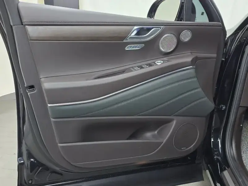2023 Genesis GV80 с пробегом 23 505 км