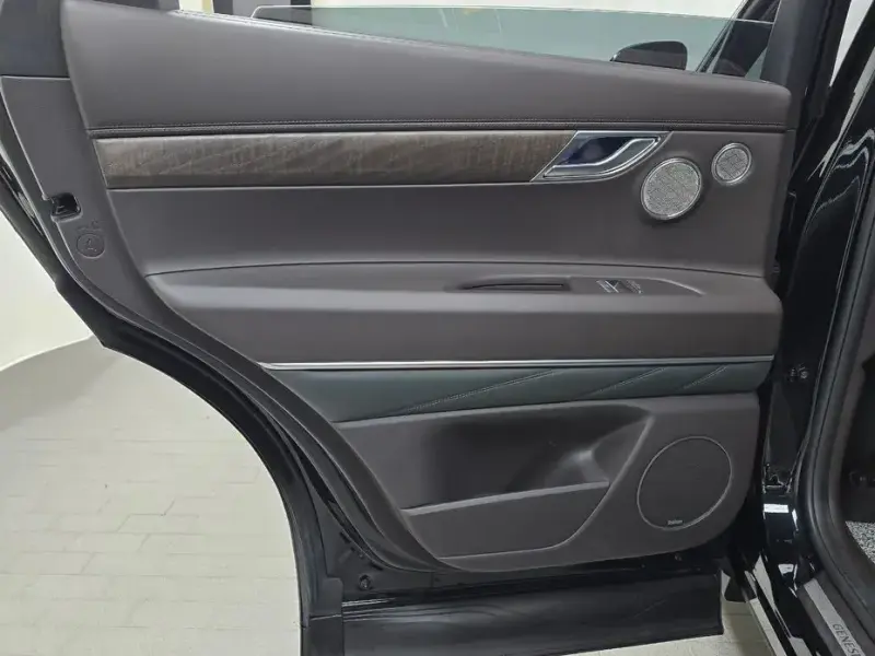 2023 Genesis GV80 с пробегом 23 505 км
