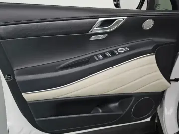 2023 Genesis GV80 с пробегом 28 418 км