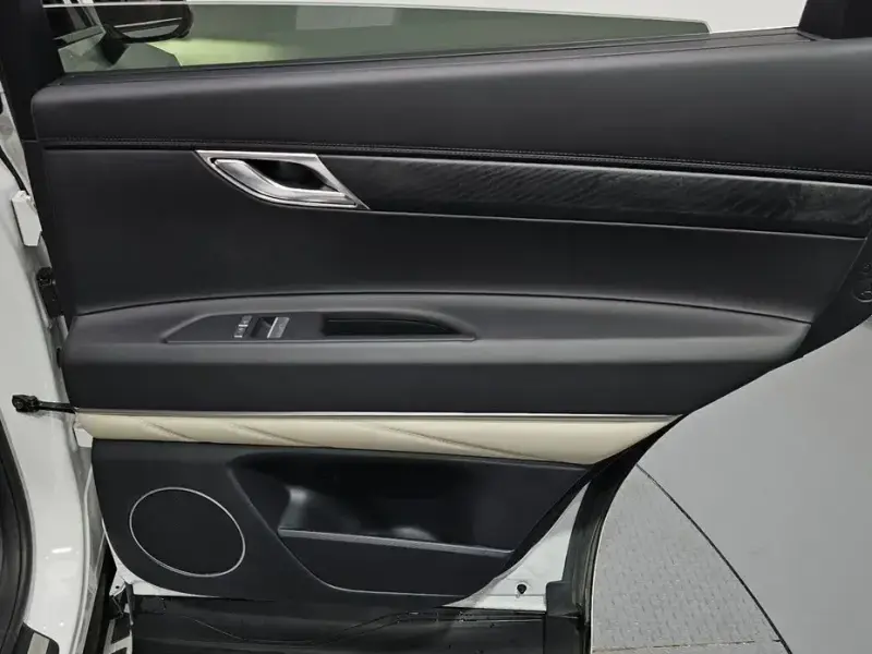 2023 Genesis GV80 с пробегом 28 418 км