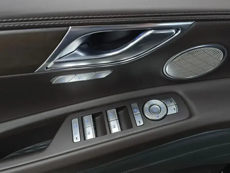 2023 Genesis GV80 с пробегом 23 505 км