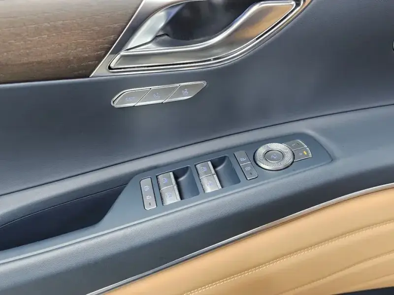 2023 Genesis GV80 с пробегом 40 251 км
