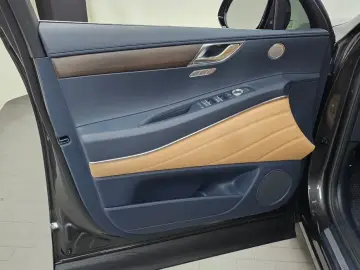 2023 Genesis GV80 с пробегом 40 251 км