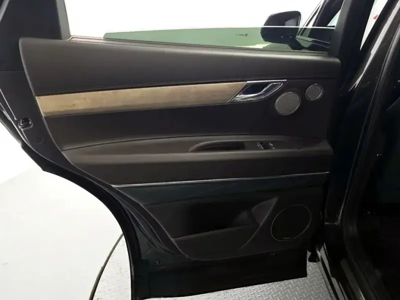 2023 Genesis GV80 с пробегом 99 146 км