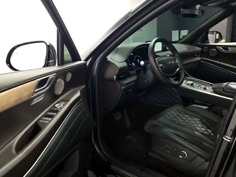 2023 Genesis GV80 с пробегом 99 146 км