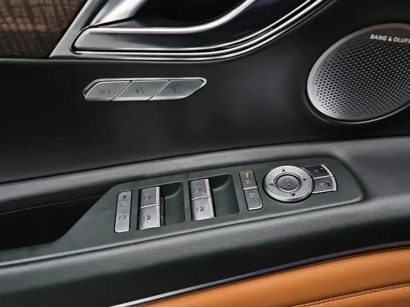 2023 Genesis GV80 с пробегом 26 539 км