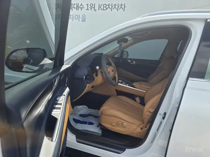 2023 Genesis GV80 с пробегом 16 300 км