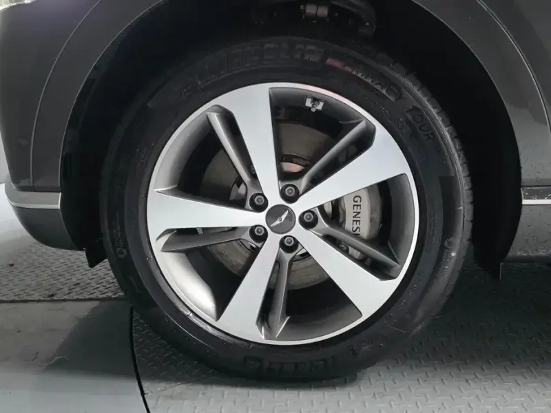 2023 Genesis GV80 с пробегом 32 826 км