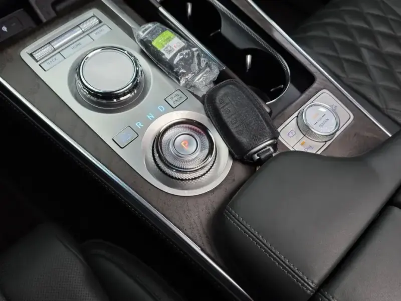 2023 Genesis GV80 с пробегом 32 826 км