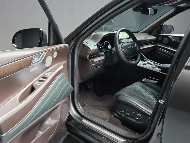 2023 Genesis GV80 с пробегом 32 826 км