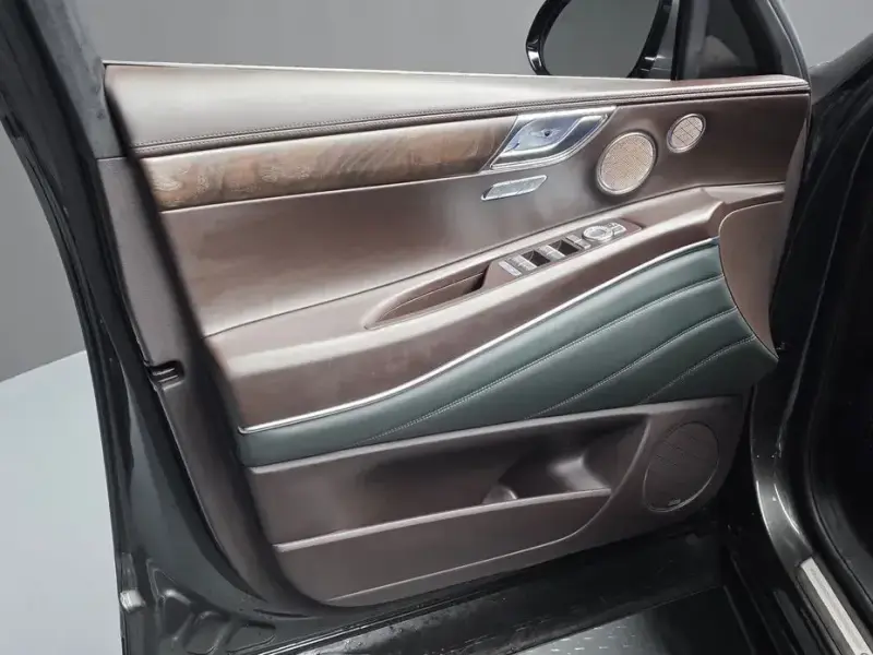 2023 Genesis GV80 с пробегом 32 826 км
