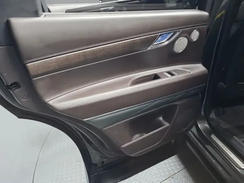 2023 Genesis GV80 с пробегом 32 826 км