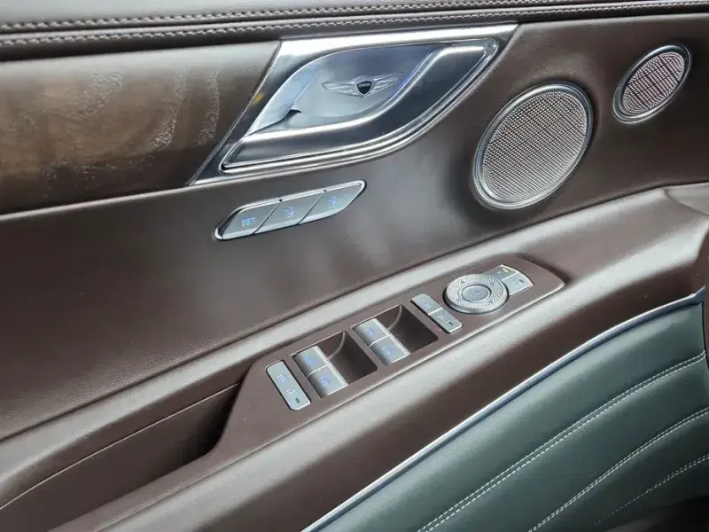 2023 Genesis GV80 с пробегом 32 826 км