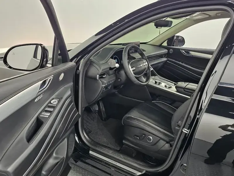 2023 Genesis GV80 с пробегом 10 617 км