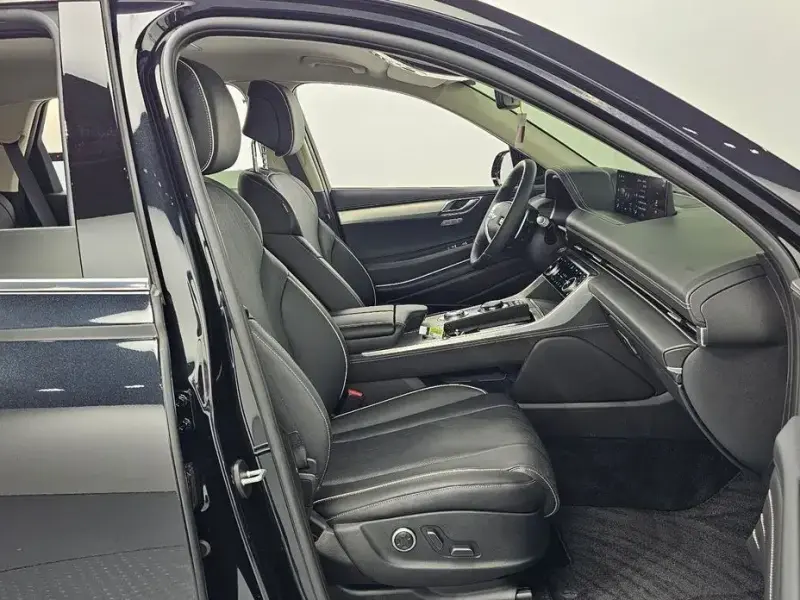2023 Genesis GV80 с пробегом 10 617 км