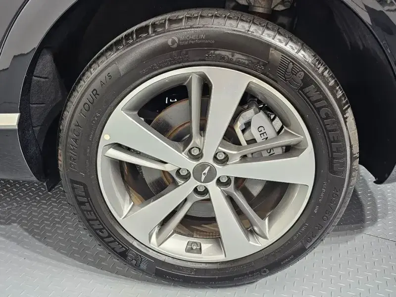 2023 Genesis GV80 с пробегом 10 617 км