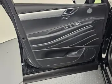 2023 Genesis GV80 с пробегом 10 617 км