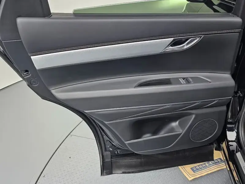 2023 Genesis GV80 с пробегом 10 617 км