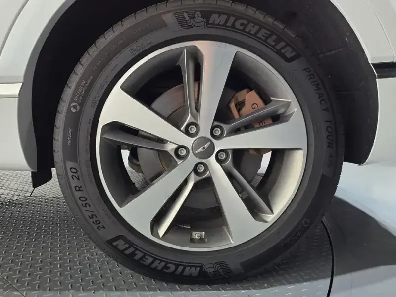 2023 Genesis GV80 с пробегом 40 060 км
