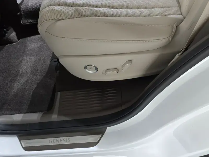 2023 Genesis GV80 с пробегом 40 060 км
