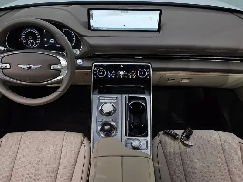 2023 Genesis GV80 с пробегом 28 083 км