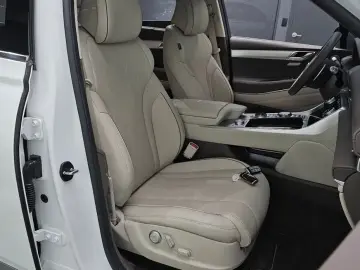 2023 Genesis GV80 с пробегом 28 083 км