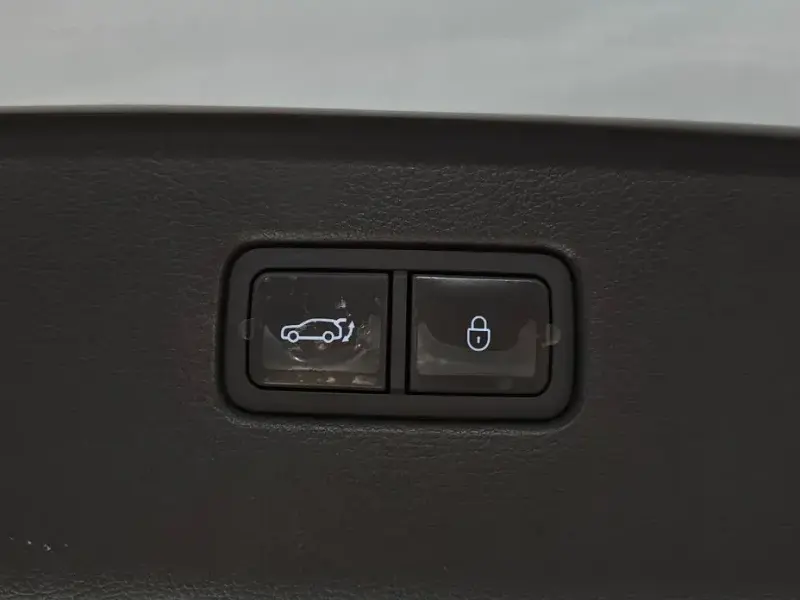 2023 Genesis GV80 с пробегом 28 083 км
