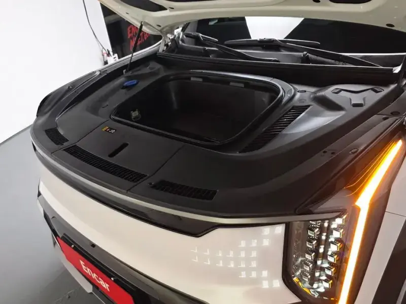 2024 Kia EV9 с пробегом 51 323 км