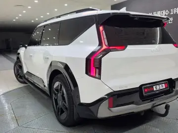 2023 Kia EV9 с пробегом 74 800 км