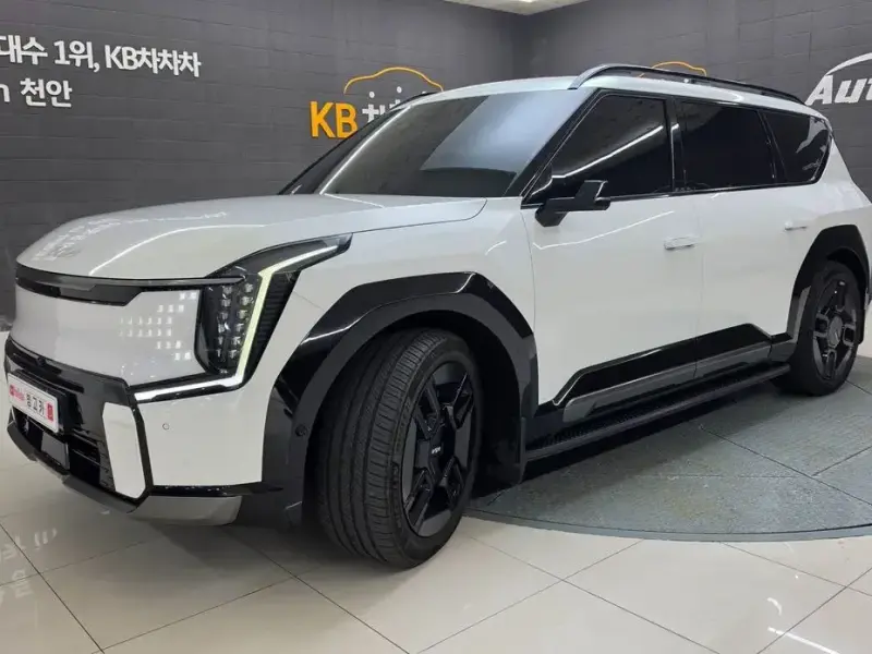2023 Kia EV9 с пробегом 74 800 км