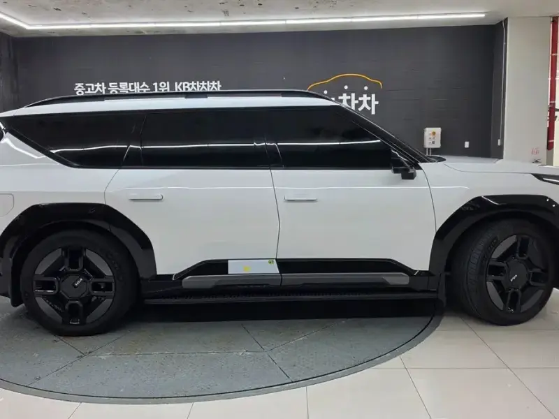 2023 Kia EV9 с пробегом 74 800 км