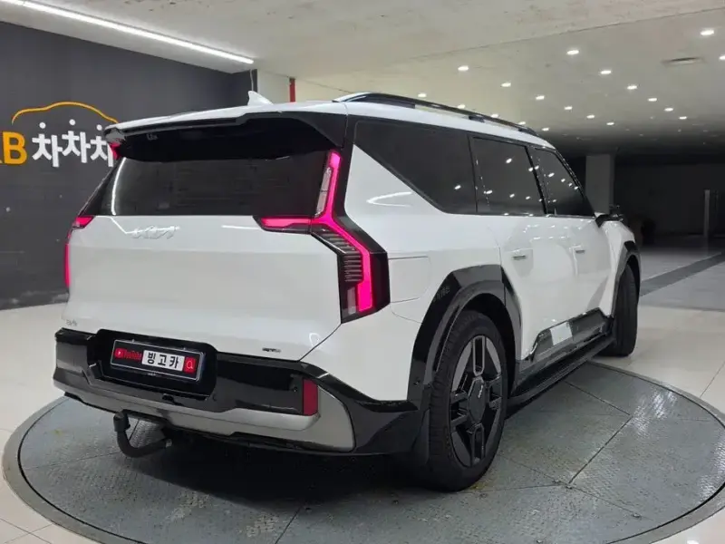 2023 Kia EV9 с пробегом 74 800 км