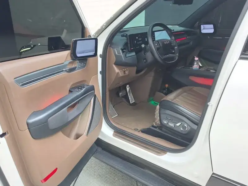 2023 Kia EV9 с пробегом 74 800 км