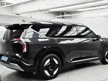 2023 Kia EV9 с пробегом 36 073 км