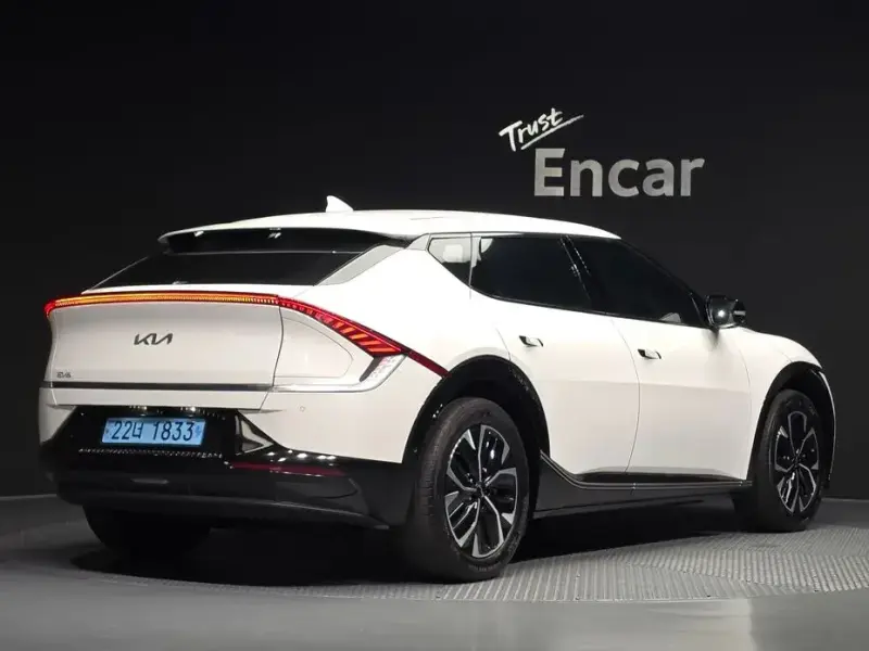 2023 Kia EV6 с пробегом 27 579 км