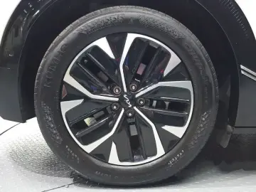 2023 Kia EV6 с пробегом 27 579 км