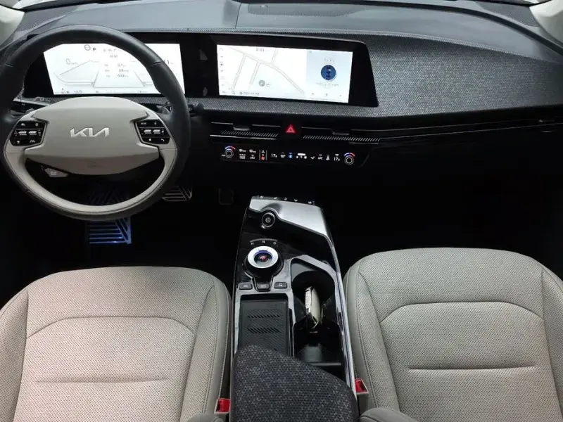 2023 Kia EV6 с пробегом 27 579 км