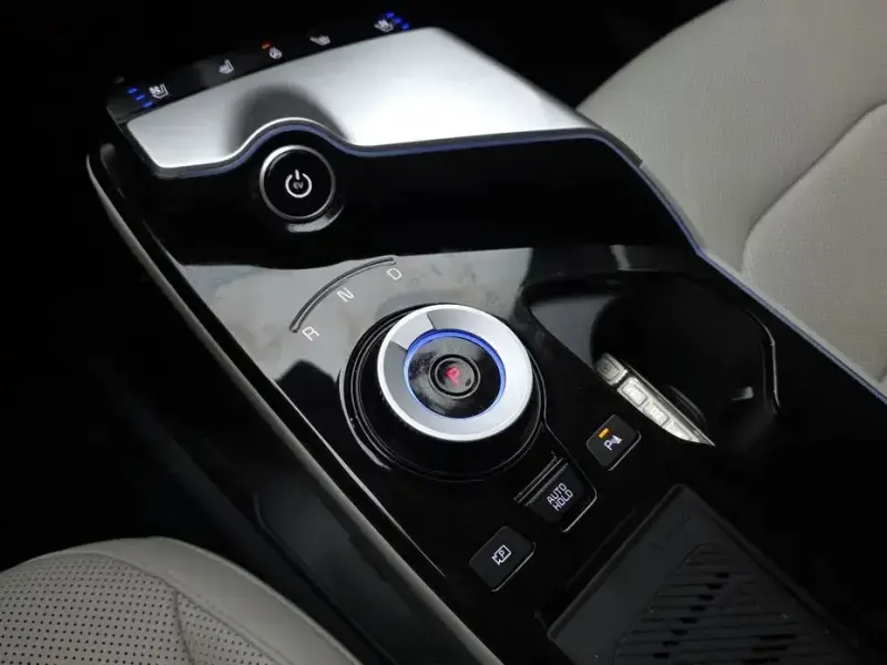 2023 Kia EV6 с пробегом 27 579 км
