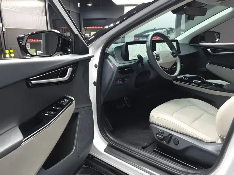 2023 Kia EV6 с пробегом 27 579 км