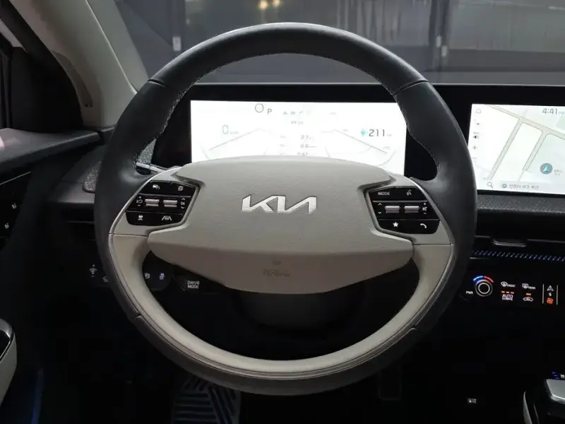 2023 Kia EV6 с пробегом 27 579 км