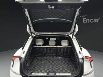 2023 Kia EV6 с пробегом 27 579 км