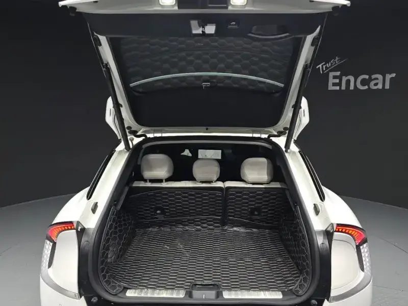2023 Kia EV6 с пробегом 27 579 км