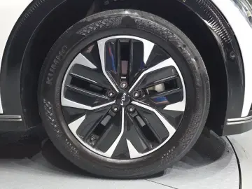2023 Kia EV6 с пробегом 27 579 км