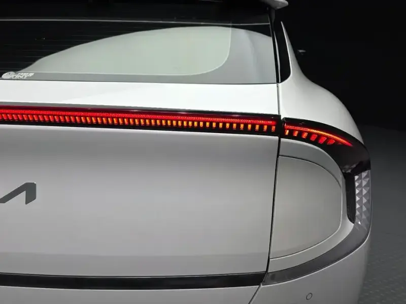 2023 Kia EV6 с пробегом 27 579 км
